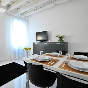 venetian-apartments.hotelslidodijesolo.com/